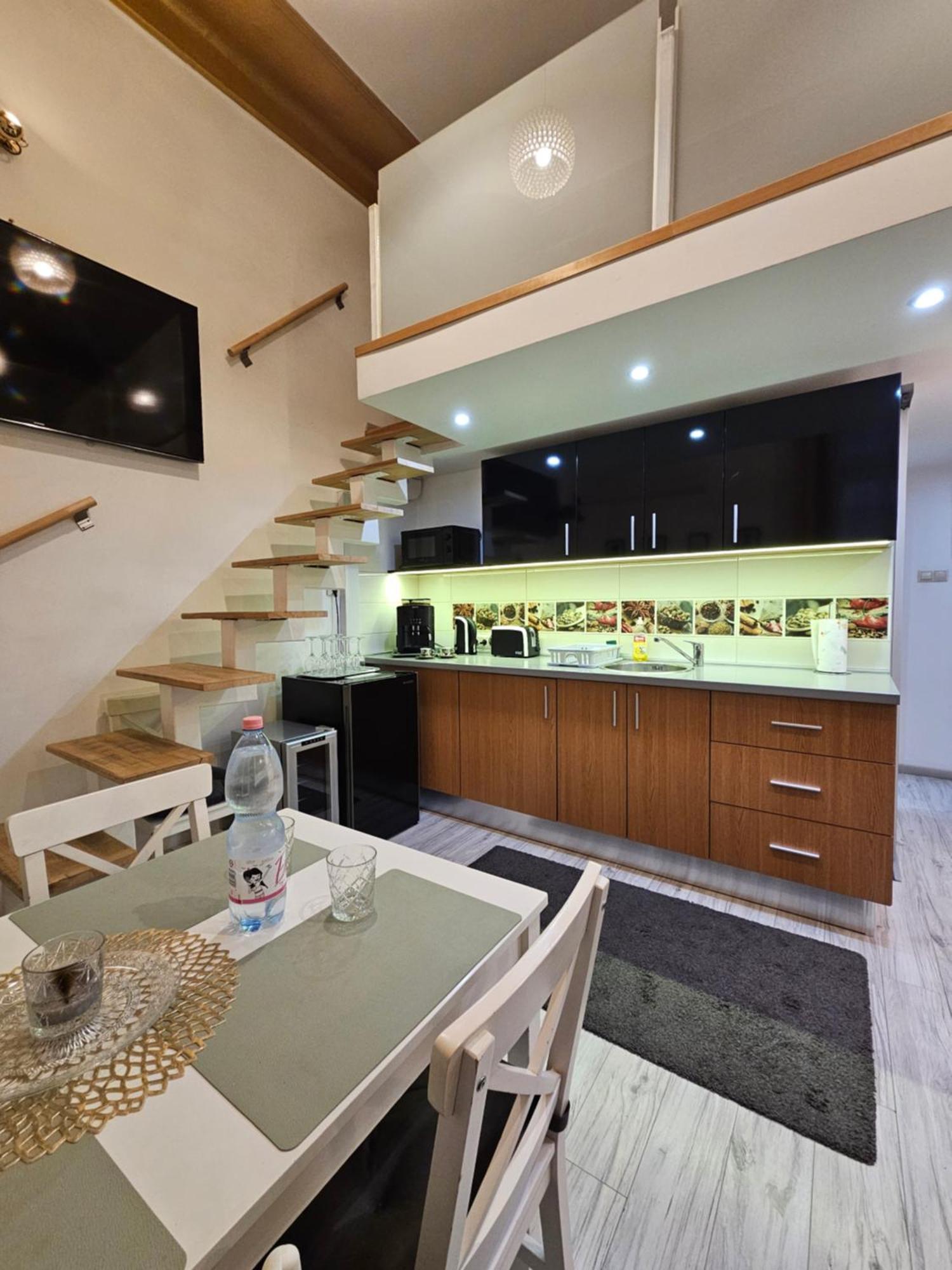 Walkway Apartment Deluxe Budapest Bagian luar foto