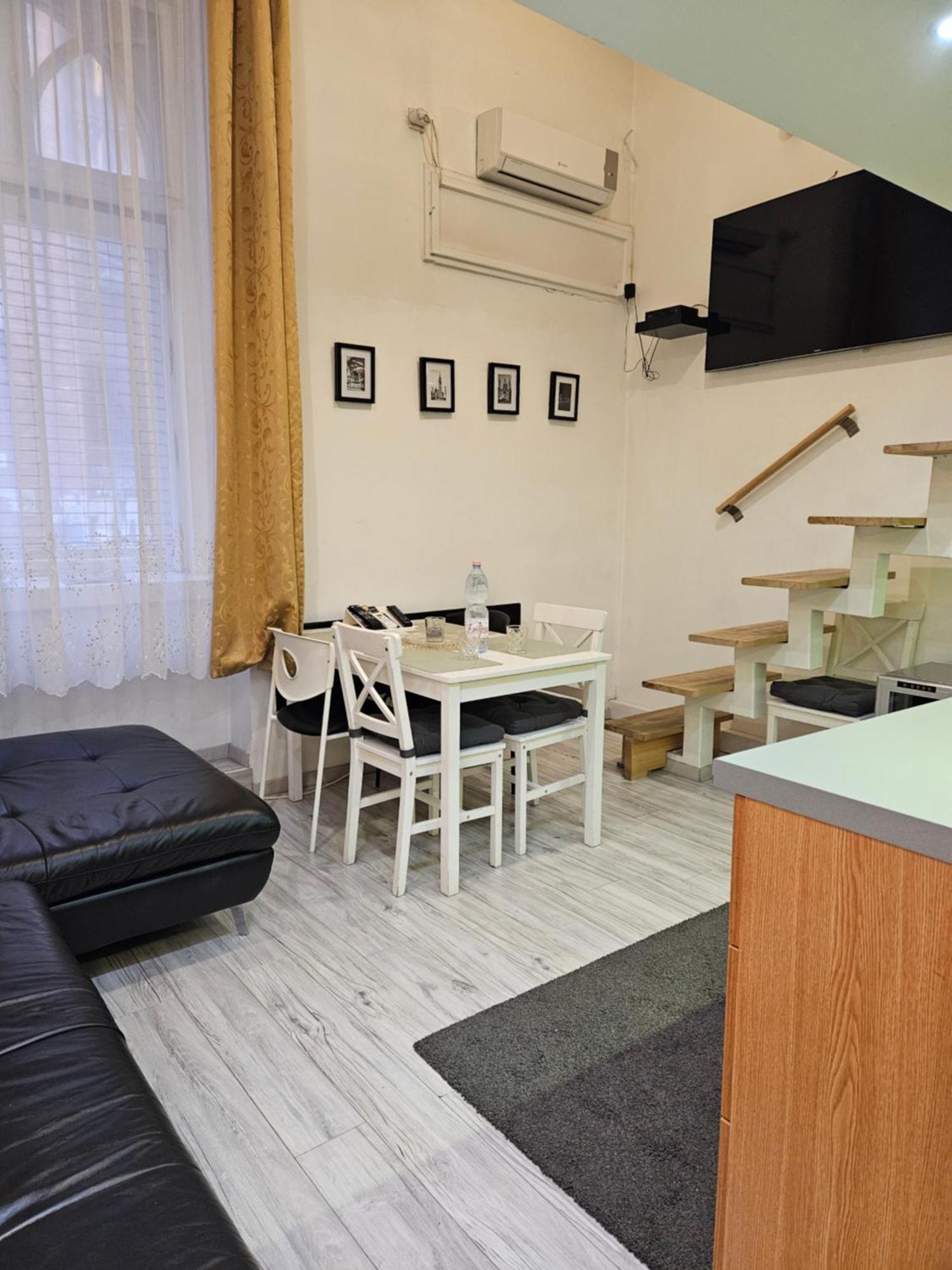Walkway Apartment Deluxe Budapest Bagian luar foto