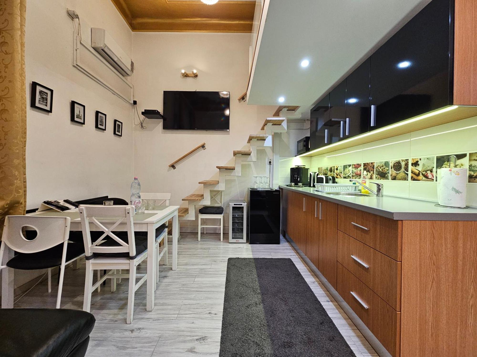 Walkway Apartment Deluxe Budapest Bagian luar foto